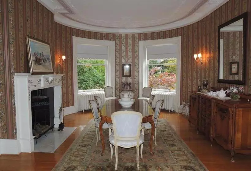 ベッドアンドブレックファースト Château La Motte Guest House