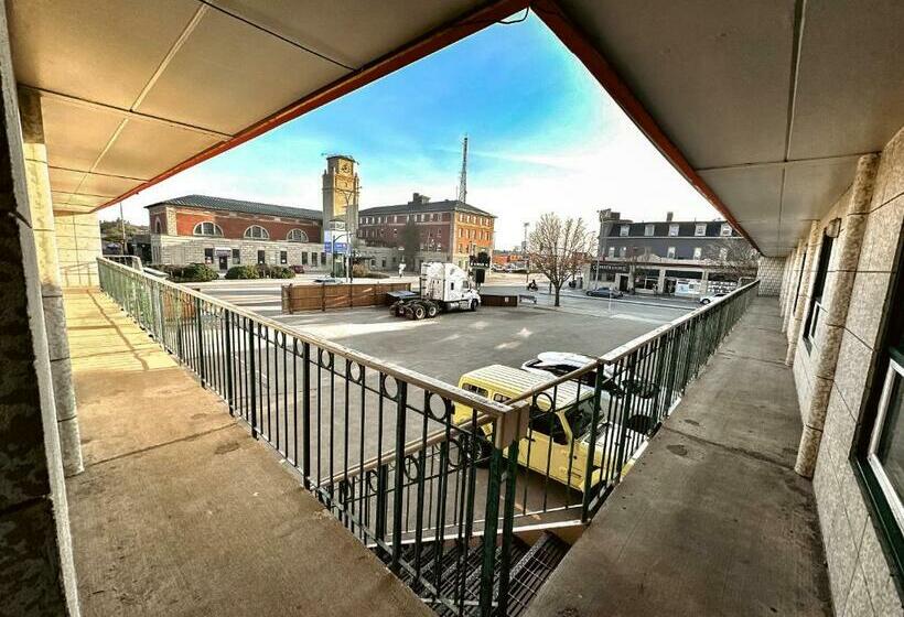 Capone's Hideaway Motel