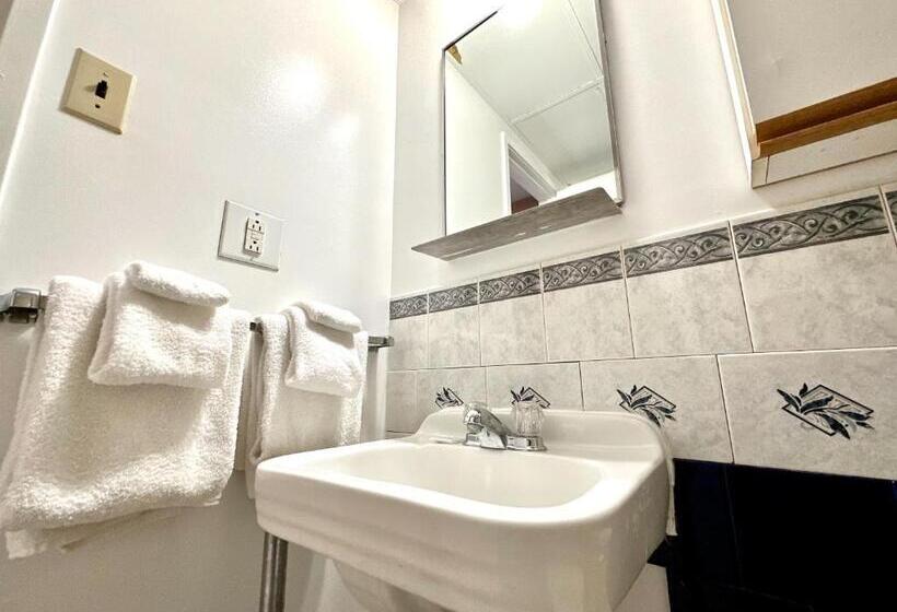 Capone's Hideaway Motel