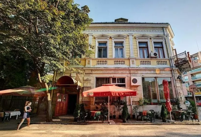 هتل Izvora