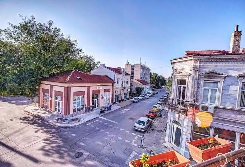 هتل Izvora