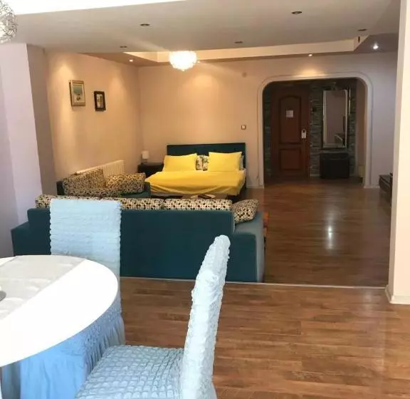 ホテル White Rose Guest Rooms