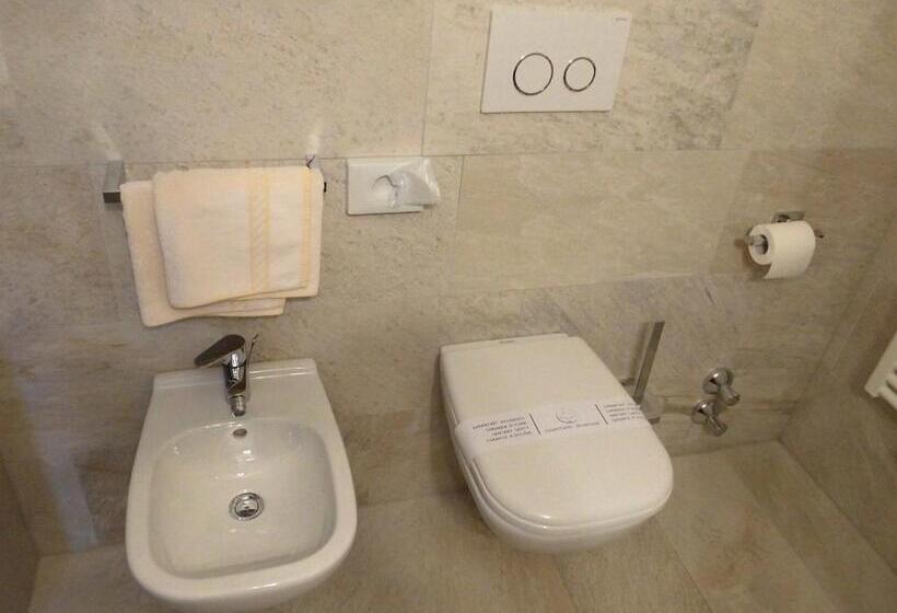 בית מלון כפרי Zum Tiroler Adler