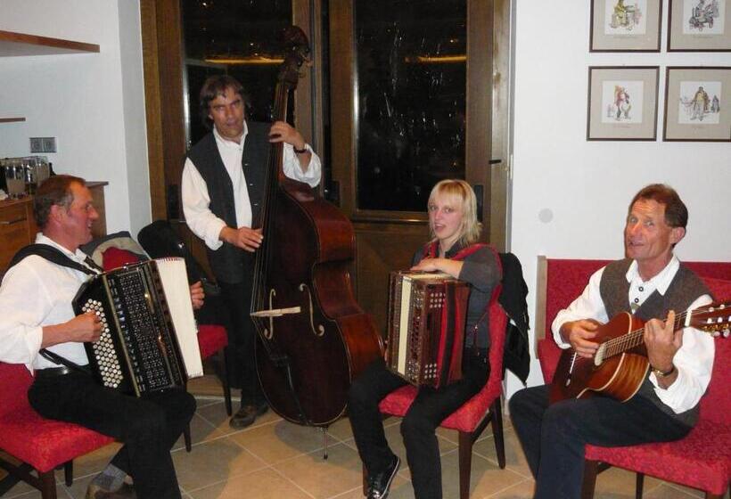 בית מלון כפרי Zum Tiroler Adler