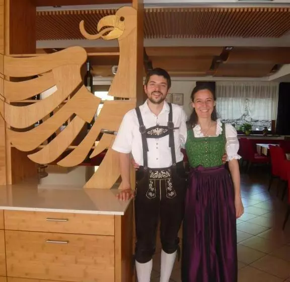 هتل Zum Tiroler Adler