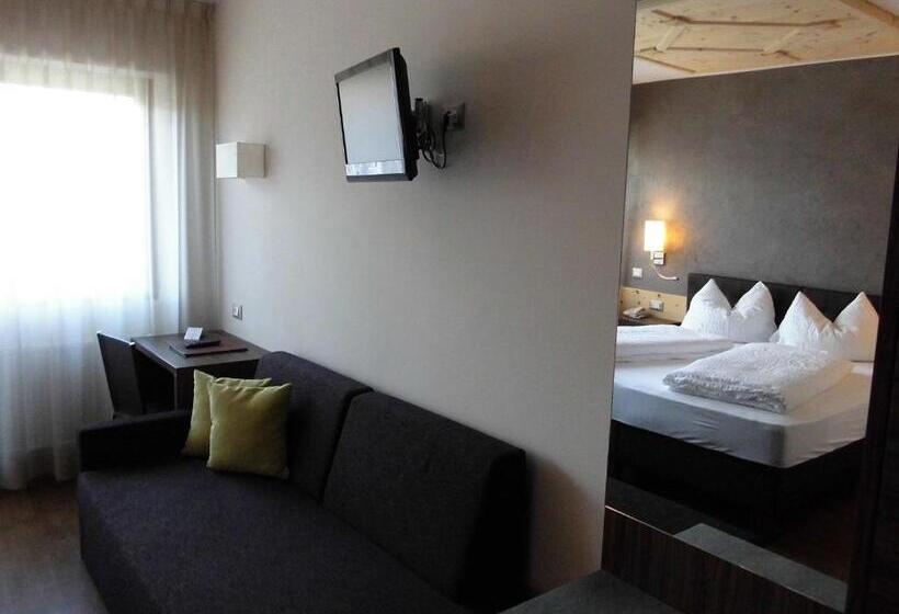 בית מלון כפרי Zum Tiroler Adler