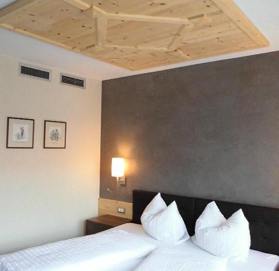 בית מלון כפרי Zum Tiroler Adler