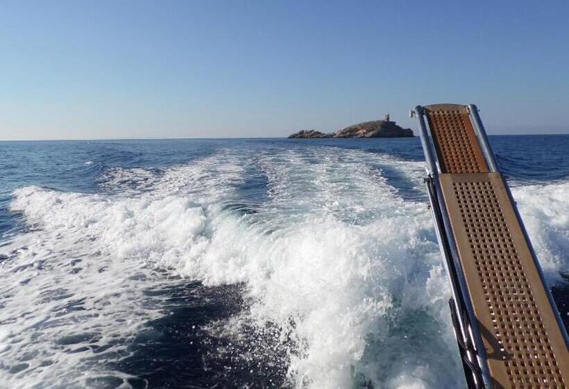 منتجع Baia Bianca Suites