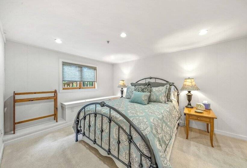 12 Oaks Romantic Escape For 2