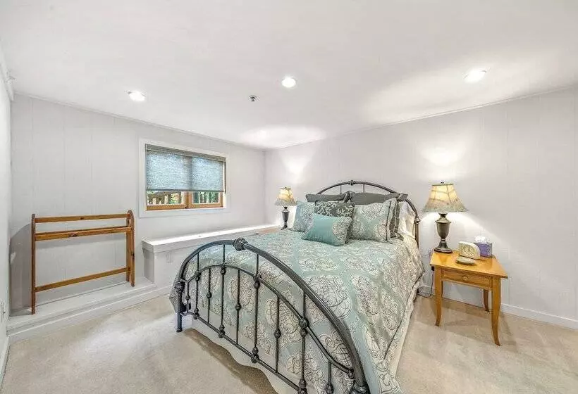 12 Oaks Romantic Escape For 2