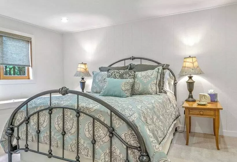 12 Oaks Romantic Escape For 2