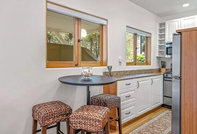 12 Oaks Romantic Escape For 2