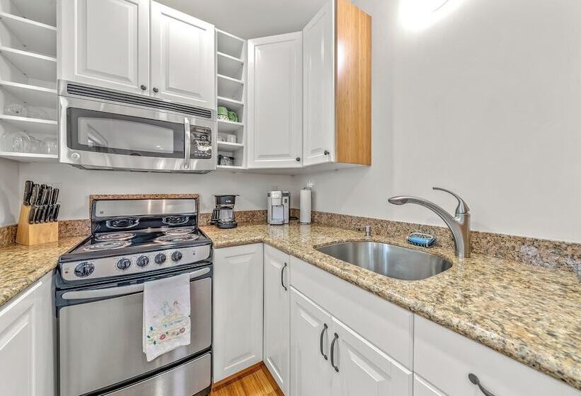 12 Oaks Romantic Escape For 2