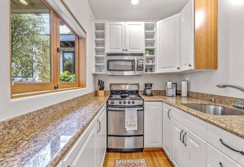 12 Oaks Romantic Escape For 2