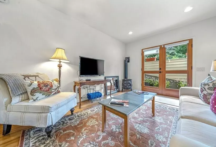 12 Oaks Romantic Escape For 2