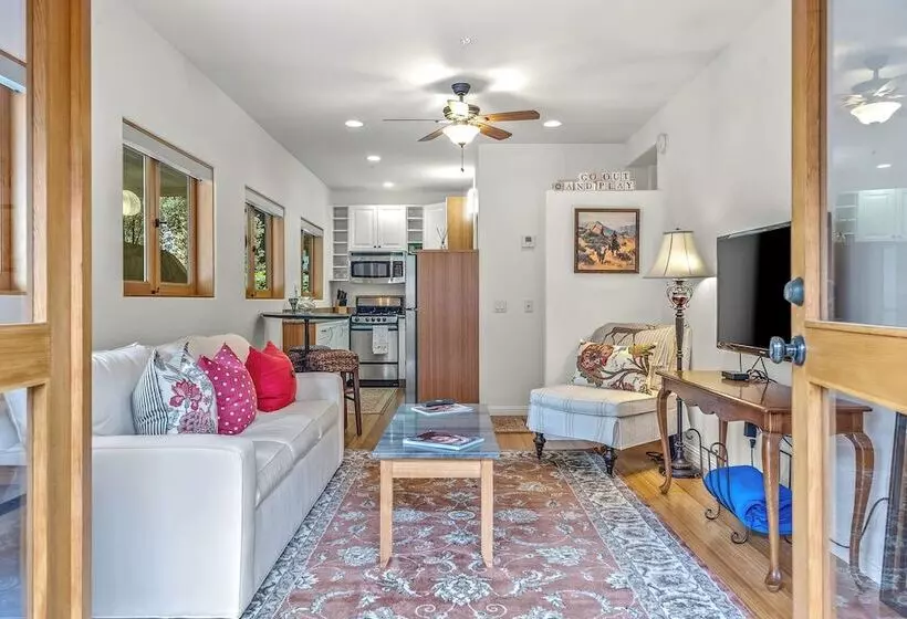 12 Oaks Romantic Escape For 2