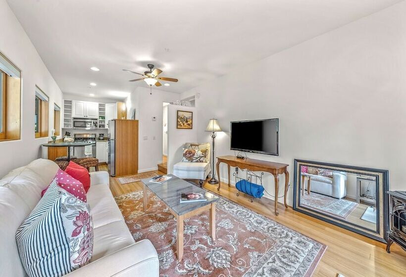 12 Oaks Romantic Escape For 2