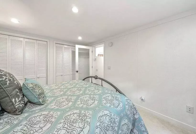 12 Oaks Romantic Escape For 2