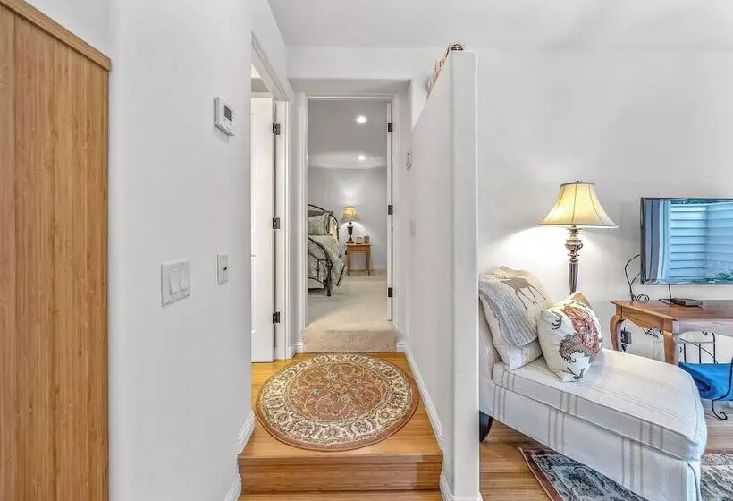 12 Oaks Romantic Escape For 2