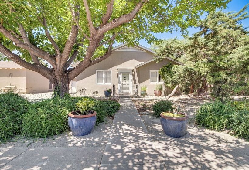 Albuquerque Adobe Cottage: Yard, Walkable Area