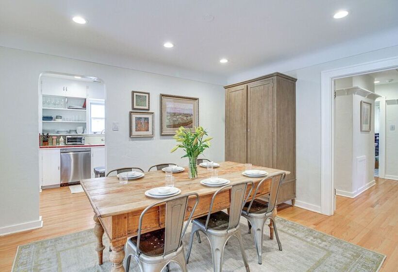 Albuquerque Adobe Cottage: Yard, Walkable Area