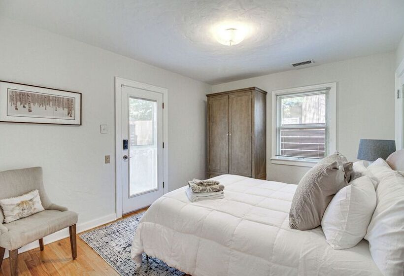 Albuquerque Adobe Cottage: Yard, Walkable Area