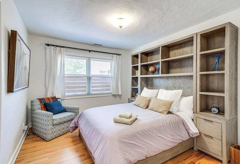 Albuquerque Adobe Cottage: Yard, Walkable Area