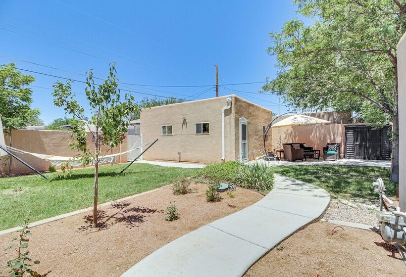 Albuquerque Adobe Cottage: Yard, Walkable Area