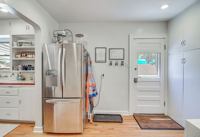 Albuquerque Adobe Cottage: Yard, Walkable Area