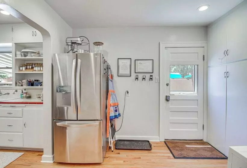 Albuquerque Adobe Cottage: Yard, Walkable Area