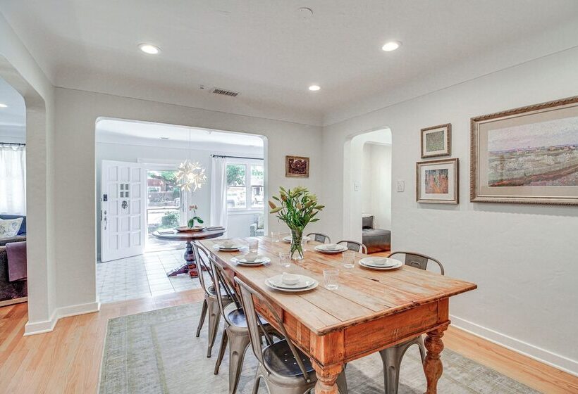 Albuquerque Adobe Cottage: Yard, Walkable Area