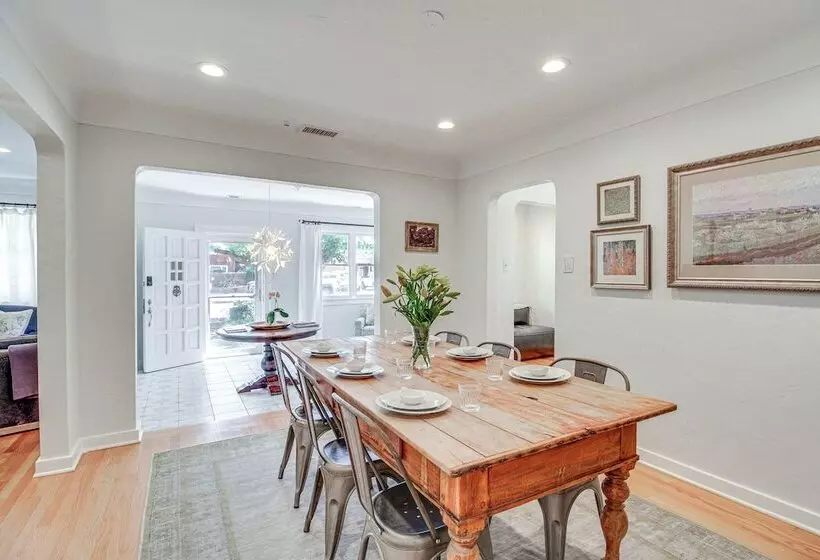 Albuquerque Adobe Cottage: Yard, Walkable Area