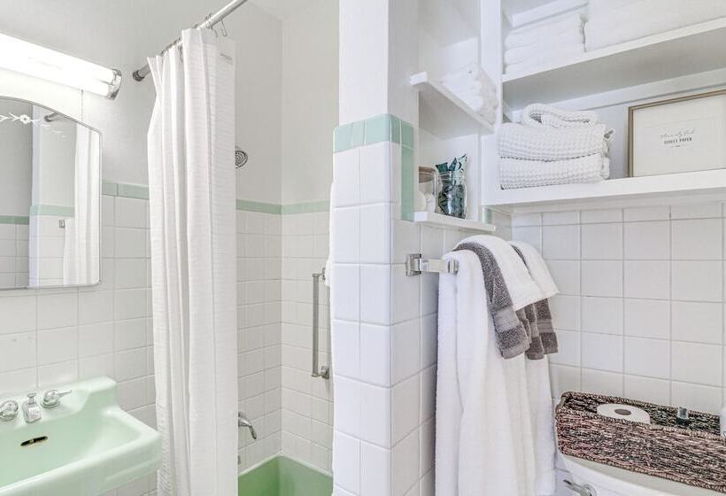 Albuquerque Adobe Cottage: Yard, Walkable Area