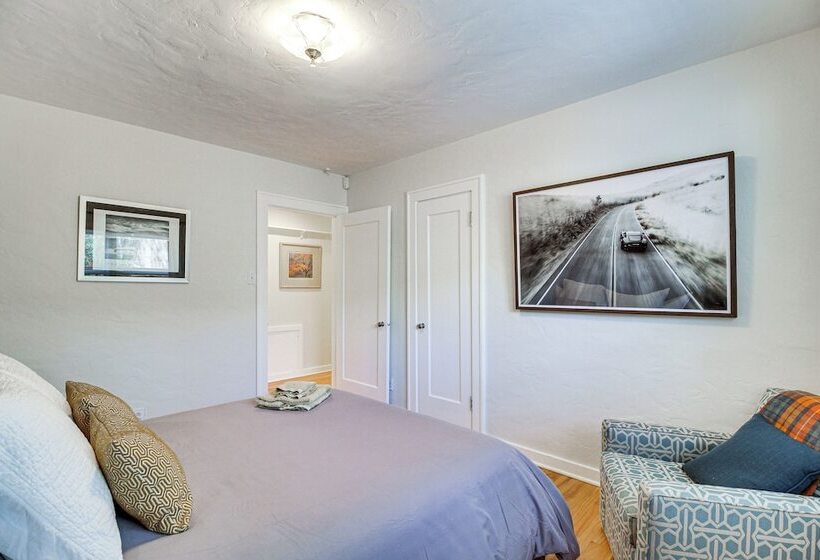 Albuquerque Adobe Cottage: Yard, Walkable Area