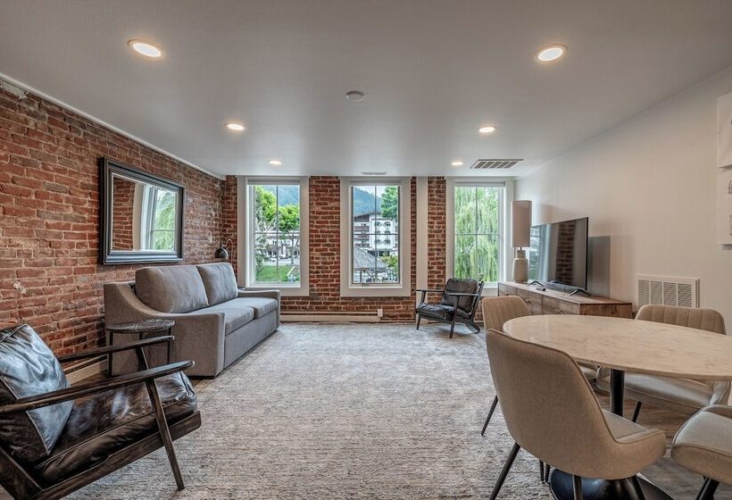 Bavarian Lodge Suites