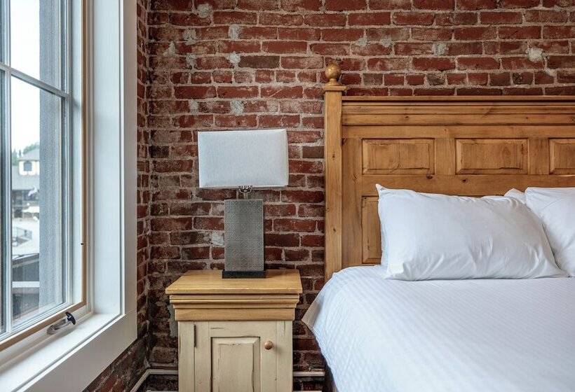 Bavarian Lodge Suites