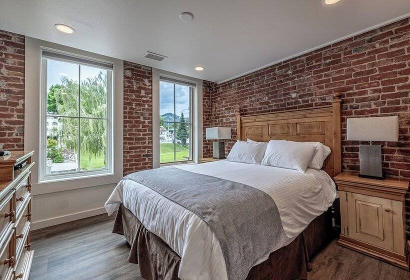 Bavarian Lodge Suites