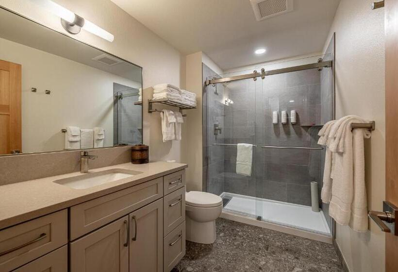 Bavarian Lodge Suites