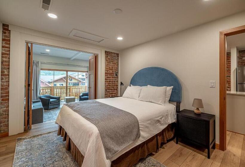 Bavarian Lodge Suites