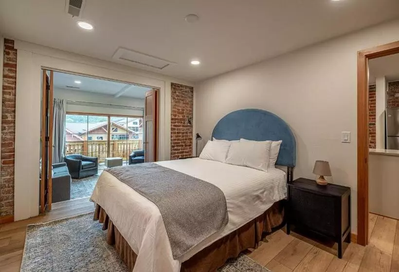 Bavarian Lodge Suites