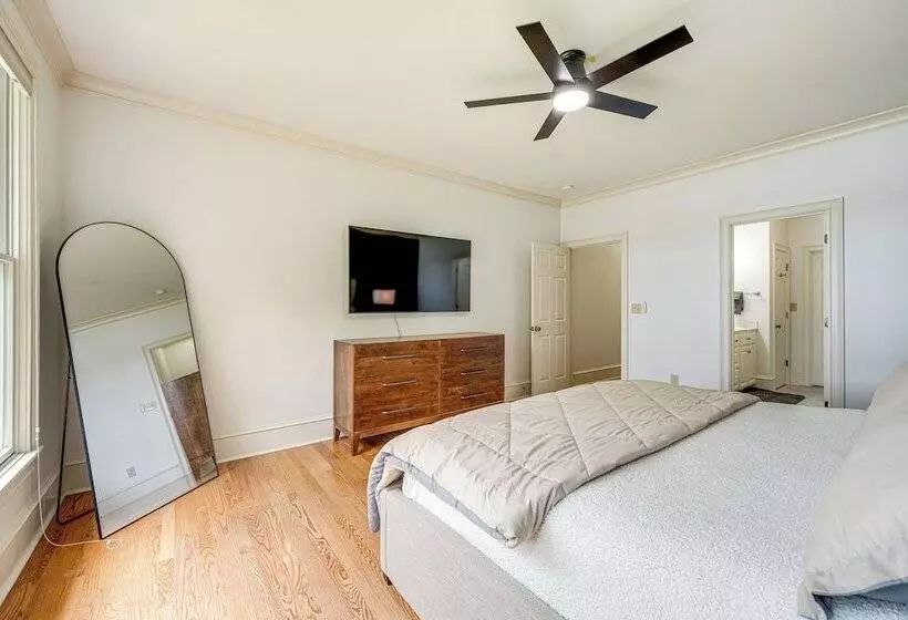 Beautiful Lake Sinclair Retreat W/ Dock & Deck!