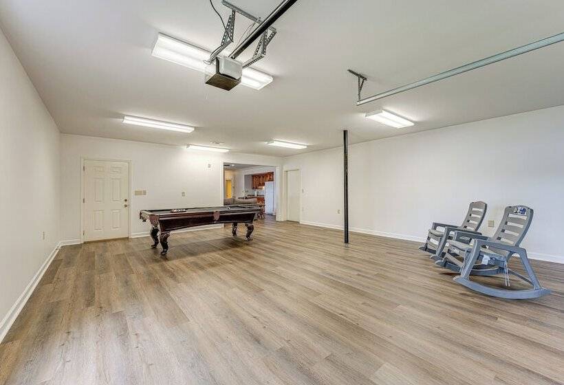 Beautiful Lake Sinclair Retreat W/ Dock & Deck!