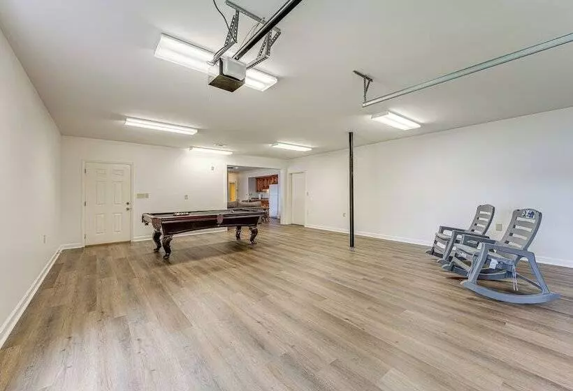 Beautiful Lake Sinclair Retreat W/ Dock & Deck!