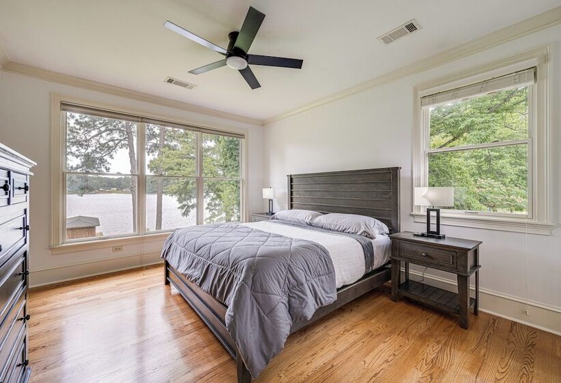 Beautiful Lake Sinclair Retreat W/ Dock & Deck!