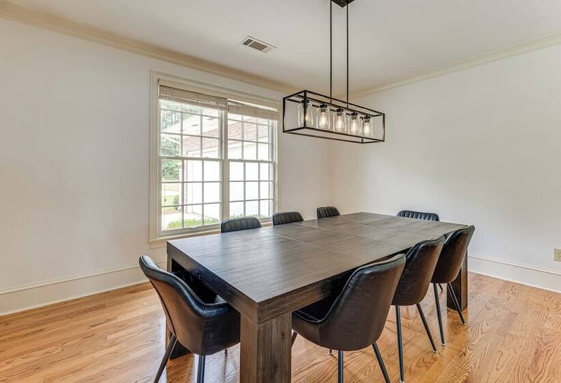 Beautiful Lake Sinclair Retreat W/ Dock & Deck!