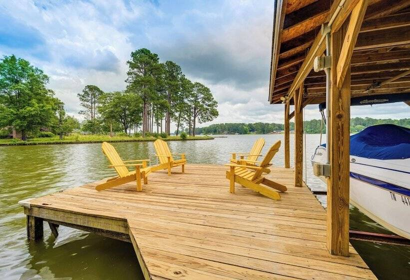 Beautiful Lake Sinclair Retreat W/ Dock & Deck!