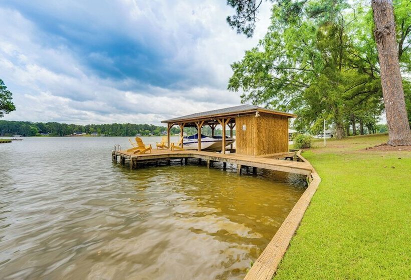 Beautiful Lake Sinclair Retreat W/ Dock & Deck!
