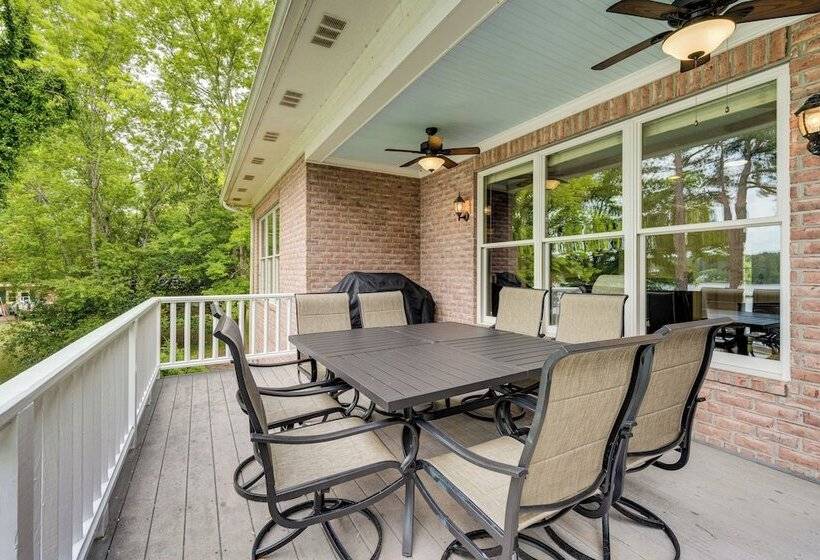 Beautiful Lake Sinclair Retreat W/ Dock & Deck!