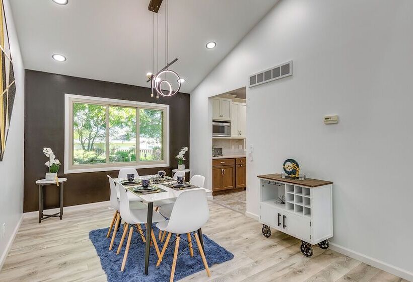 1 Mi To Holmes Lake: Bright & Modern Lincoln Home!