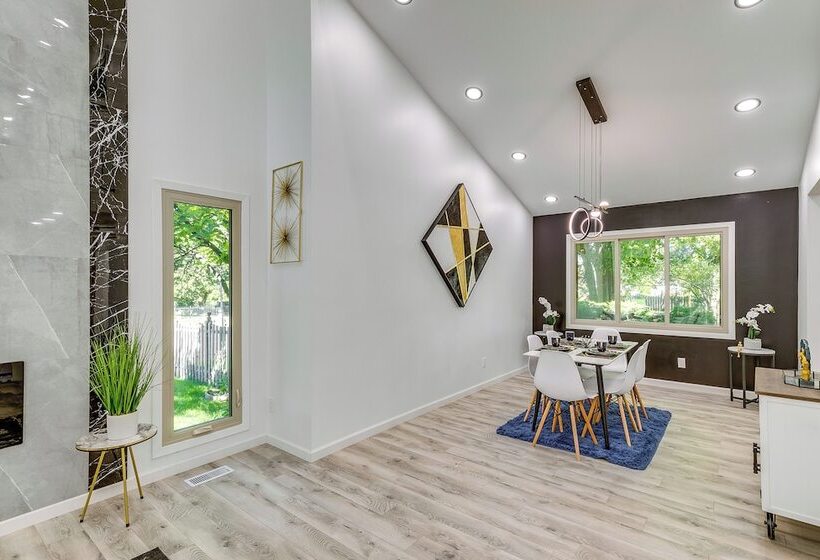 1 Mi To Holmes Lake: Bright & Modern Lincoln Home!
